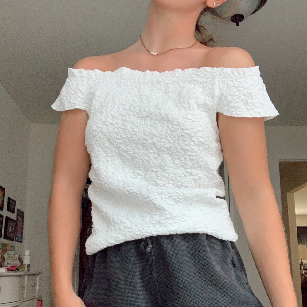 White crumple off the shoulder top